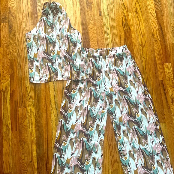 Abstract Patterned Two-Piece Set - Picture 2 of 10